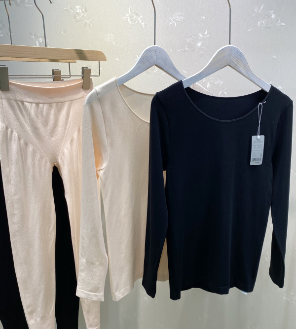 Produced by a large factory ~ out of Japan, the winter heating fabrics have been warm and seamless body underwear suits