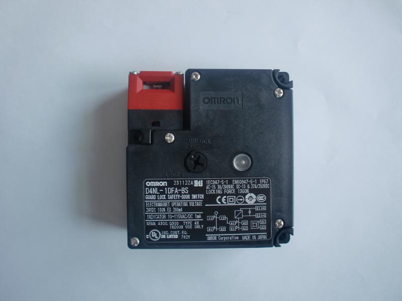 Brand new Japan OMRON Safe door lock door lock switch D4NL-1DFA-BS