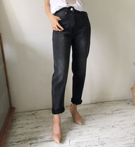 The leg lines are not straight enough?Just pick the straight loose pair of jeans that most fashion icons like.