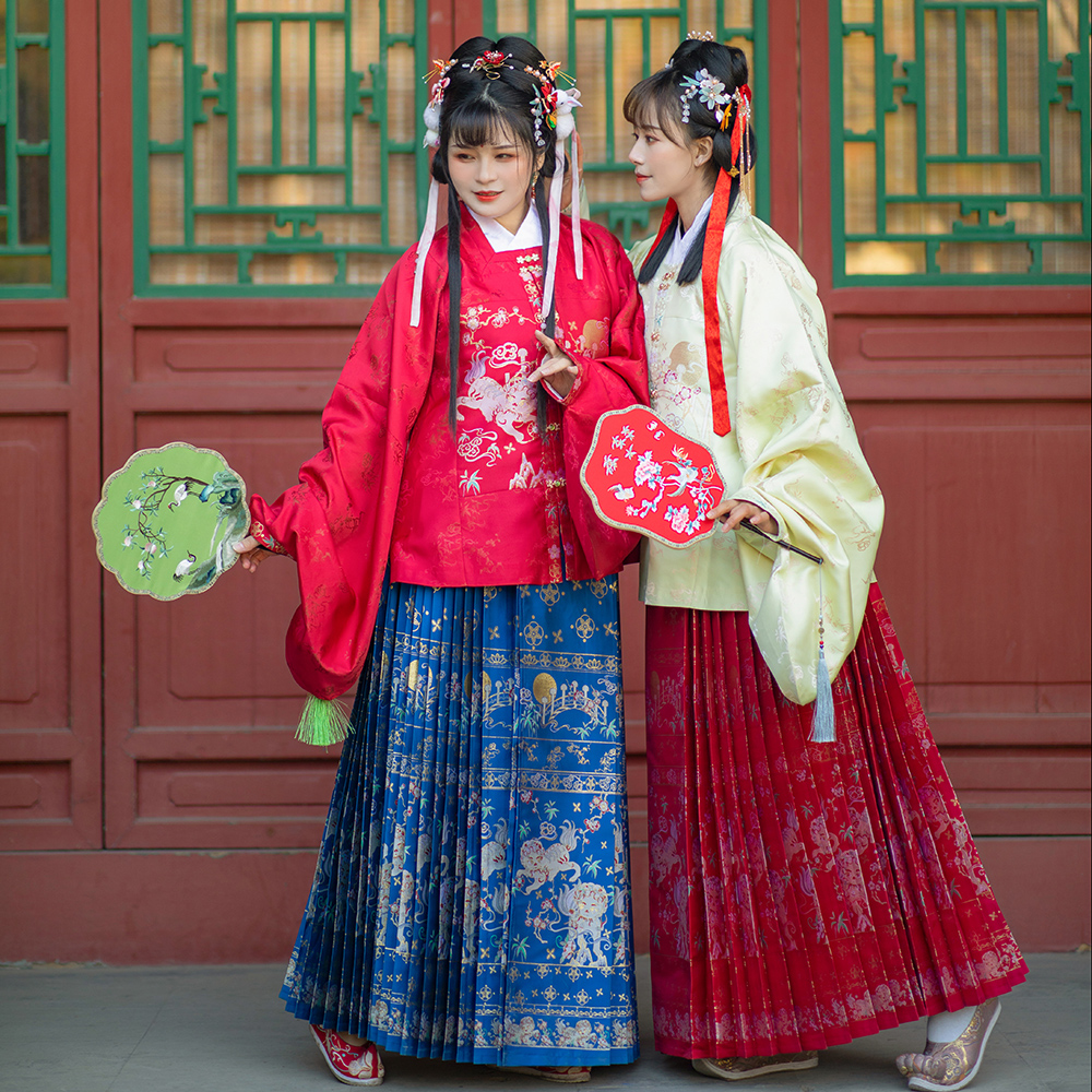 池夏花と酒月兎鳴奏曲　中国漢服　明製短袄仿粧花织金馬面裙　刺繍　女　秋冬 汉服圈内的“白月光”，孔府花鸟裙你爱了吗？- 雪衣阁SheyGO，汉服
