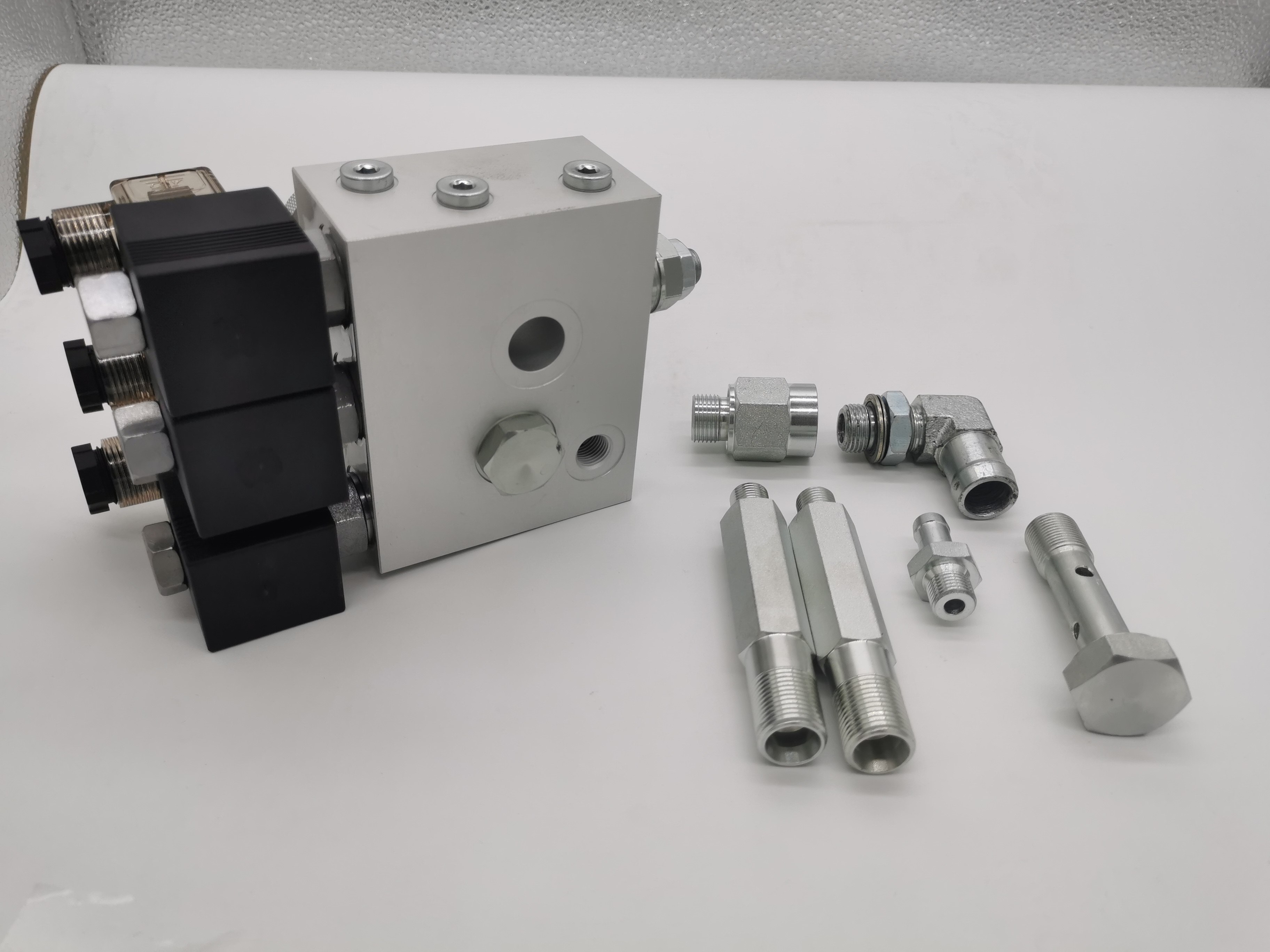 Automobile tail plate integrated valve group truck hydraulic lift loading and unloading hydraulic tail plate power unit 12V 24V