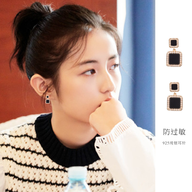 The life of Zhang Zifeng with the same earrings earrings earrings earrings female temperament star simple small summer exquisite summer