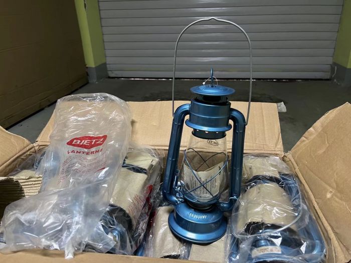 Published old goods in the 1980s Albania warfare kerosene horse lamp emergency survival materials camping tent chandeliers