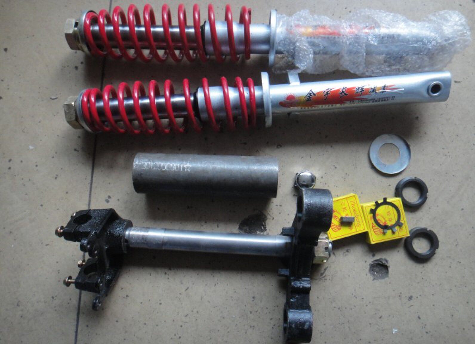 Totally enclosed passenger electric tricycle such as Dongyang Everest electric tricycle front and internal spring pressure oil pressure damping