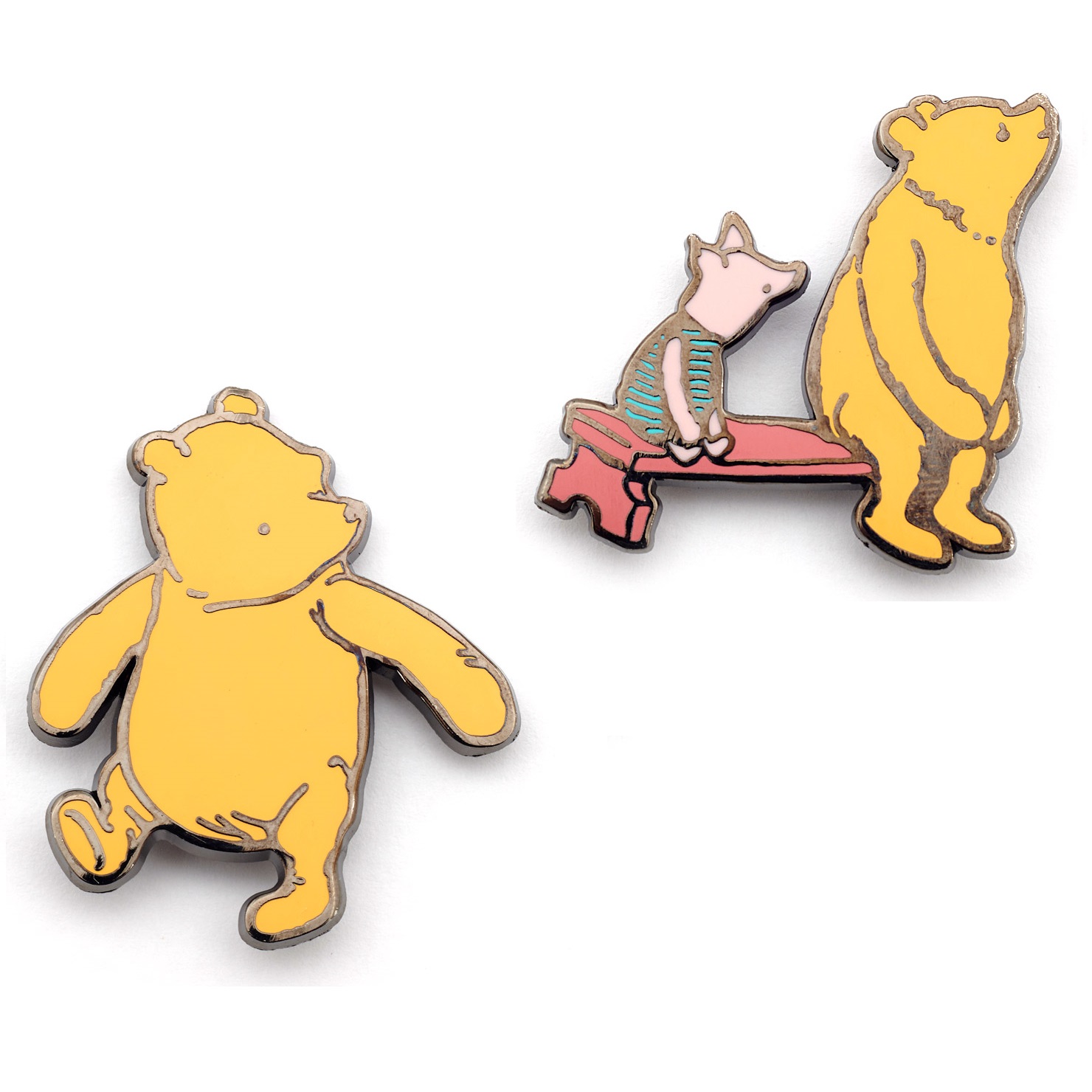 British Travel VA Museum Cultural and Creative Remembrance Gift Little Bear Winnie and Little Piggy Metal Ventron Badge