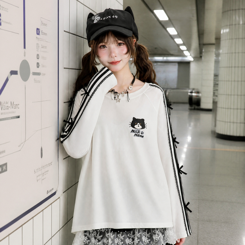Mori Girl Tribe White Long-Sleeved T-Shirt for Women, New Round Neck with Cow and Cat Print, Lace Sleeves with Bow, Autumn Top