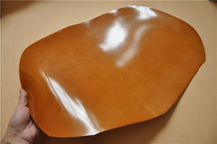 Leather Spot Japan New Year Oil Dyed Mirror Horse Butt Leather Camel Whisky Leather Material