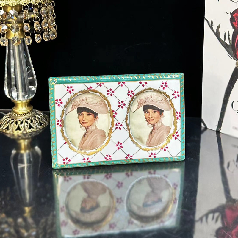 Paeis Royal Fully Hand-Painted Vintage European Palace-Style Double Photo Frame Decorative Painting Frame Ornament with a Royal Porcelain Charm