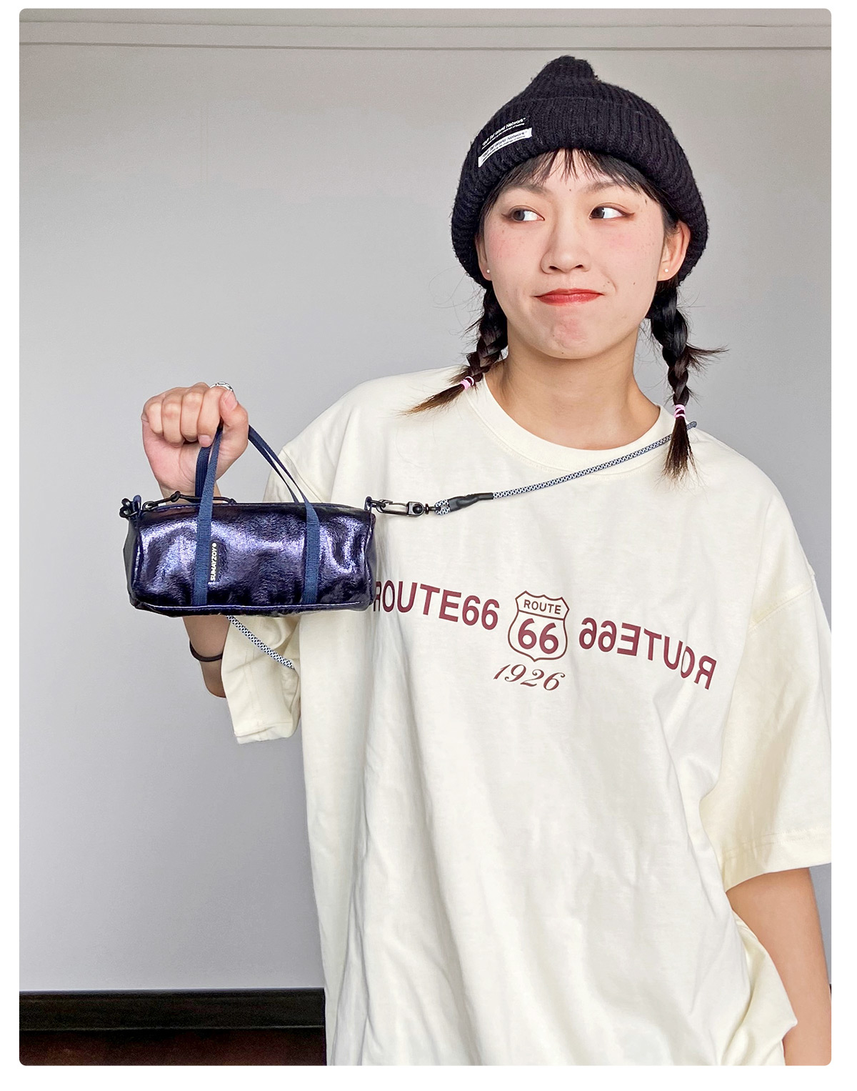 Futuristic metal series mini bag lightweight hanging neck side backpack silver crossbody mobile phone bag fashionable Silver - กระเป๋าแมสเซนเจอร์ - เส้นใยสังเคราะห์ สีเงิน