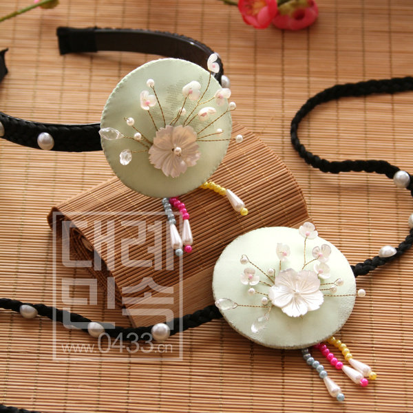 Korean original imported Korean suit hair accessories Delicate Handcrafted Beads Hair Ring Hair Stirrup H-P03587