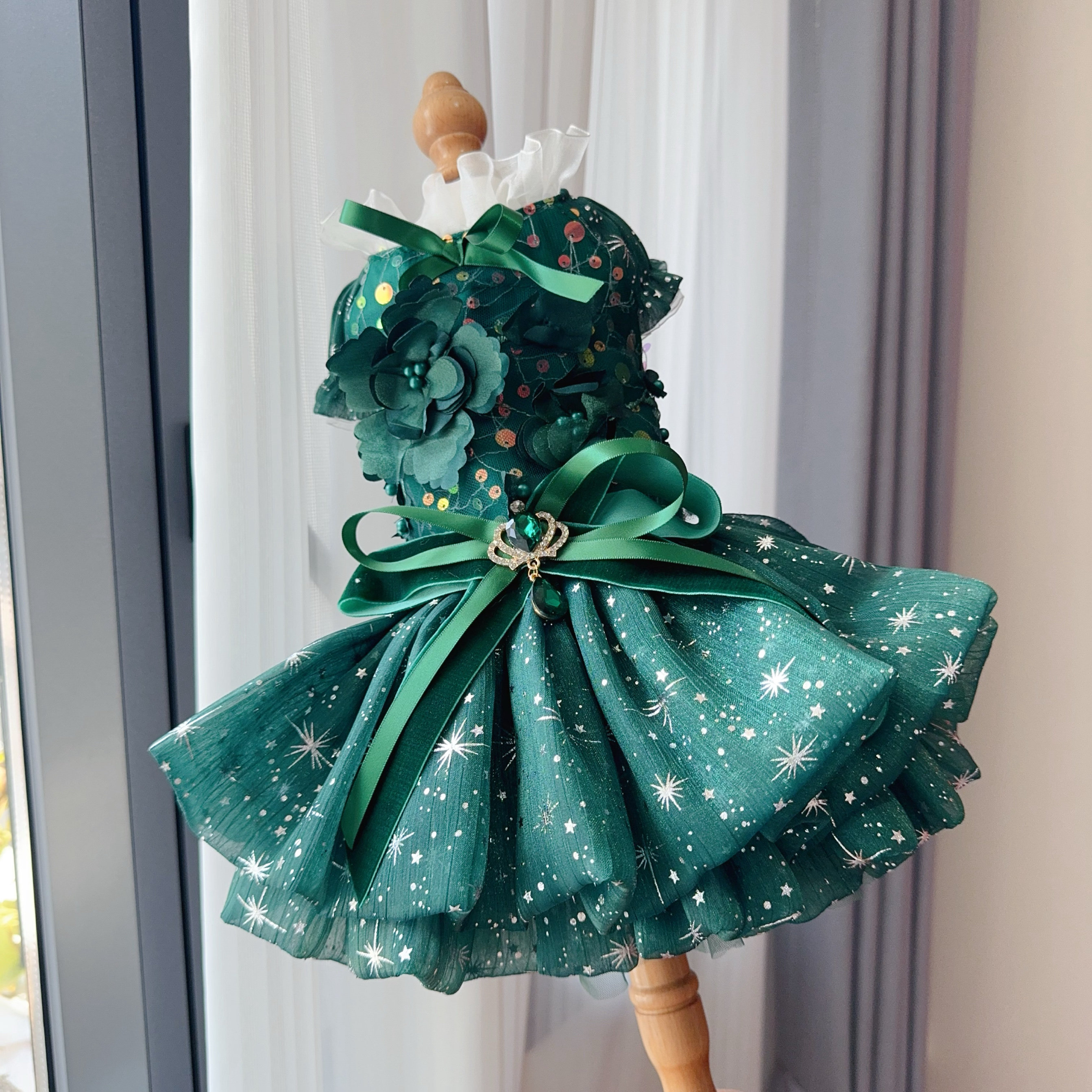 Christmas red and green glittering bud dress  a must-have for adorable  pet photoshoots! autumn