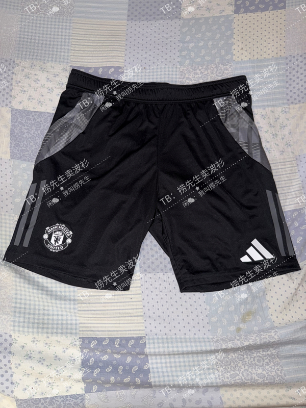 Manchester United 24-25 Season Goalkeeper Color-Blocked Training Shorts, Brand New Without Tag, Size S/L (European Size) Manchester United 24-25 Season Goalkeeper Color-Blocked Training Shorts, Brand New Without Tag, Size S/L (European Size)