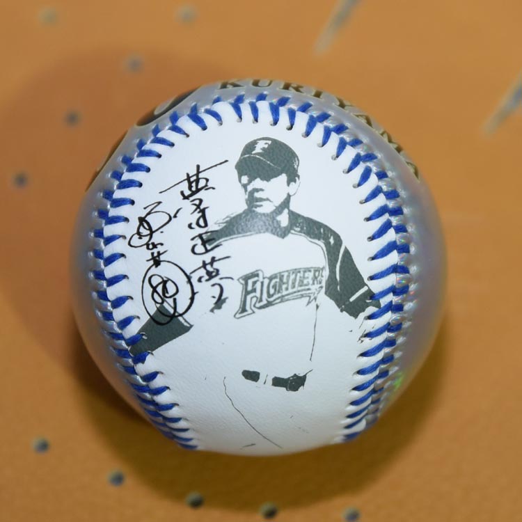 NPB Hokkaido Ham Fighters Fighters Player Chụp ảnh kỷ niệm Bộ sưu tập quà tặng bóng chày kỷ niệm - Bóng chày 	gậy bóng chày tự vệ	