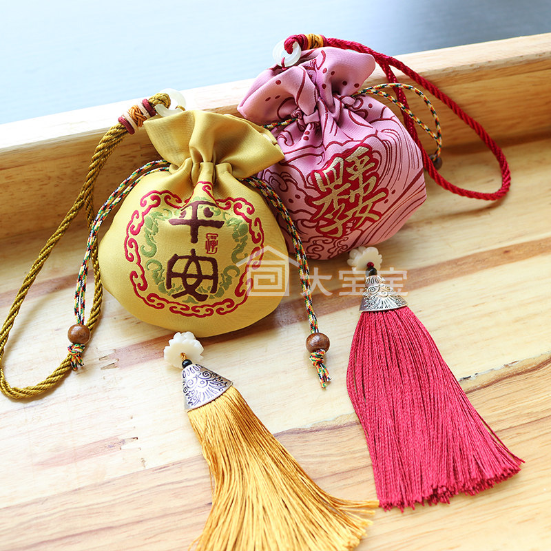 Dragon Boat Festival gift small sachet sachet wardrobe lavender deodorant car pendant to keep peace and blessing sachet
