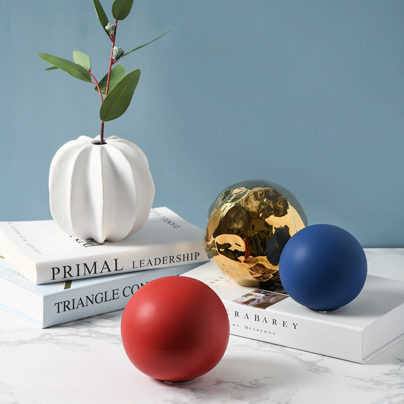 Modern minimalist light luxury desktop decoration creative ceramic geometric sphere model house sales office soft decoration accessories