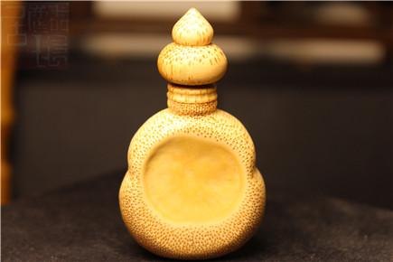 Bamboo root carving snuff bottle Wenwan collection handmade bamboo carving hand piece Fulu old material caviar ornament