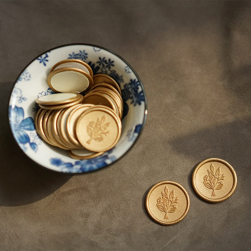 Solid bouquet seal fire lacquer with finished tear of the finished product