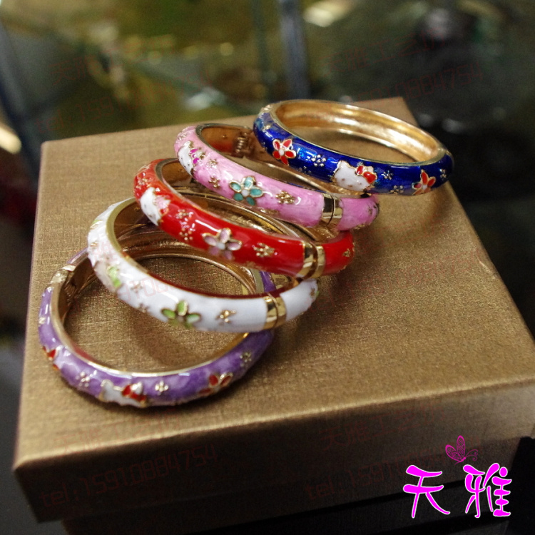 Bắc kinh cloisonne vòng tay của trẻ em phim hoạt hình dễ thương mèo gửi trẻ em quà tặng sinh nhật quà lưu niệm du lịch bán buôn