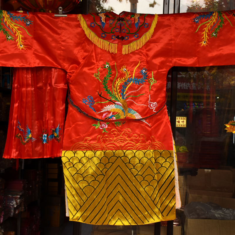 Empress Fengyi Buddha clothing cloak Buddhist robe temple votive Buddhist hall embroidery Phoenix robe Fengyi Bodhisattva clothes temple fair red