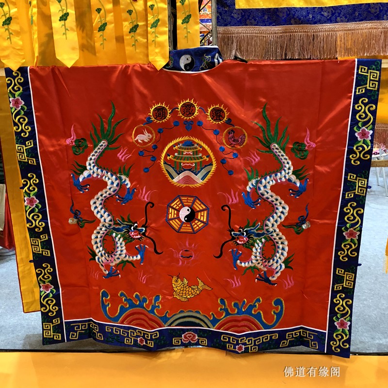 Taoist dawns gowns gowns with double dragon fawn gossip gossip gossip gossip gossip gossip clothing is on the way to the end of the night.