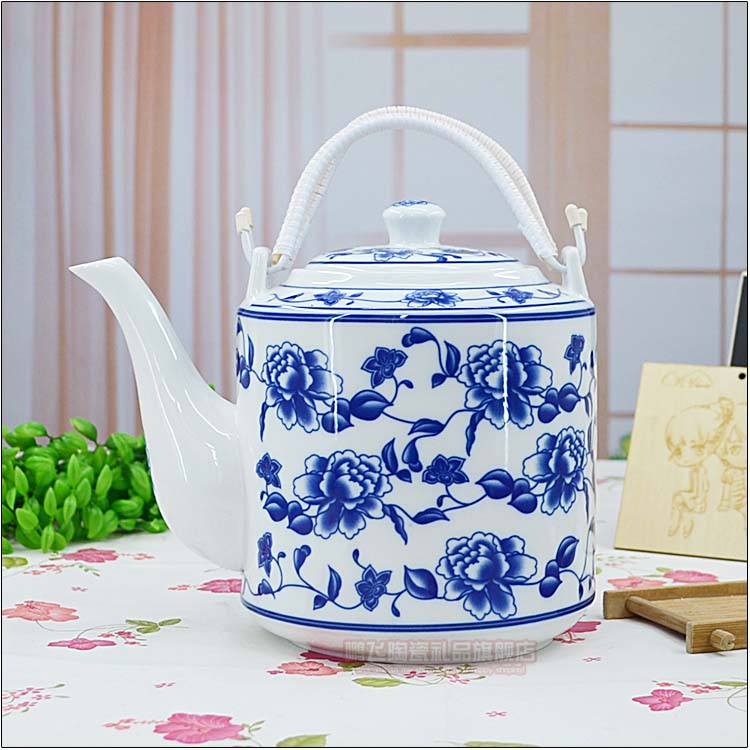 Jingdezhen ceramics high temperature resistant drinking kettle teapot tea set blue and white porcelain household tea house with pot glaze in color 2L