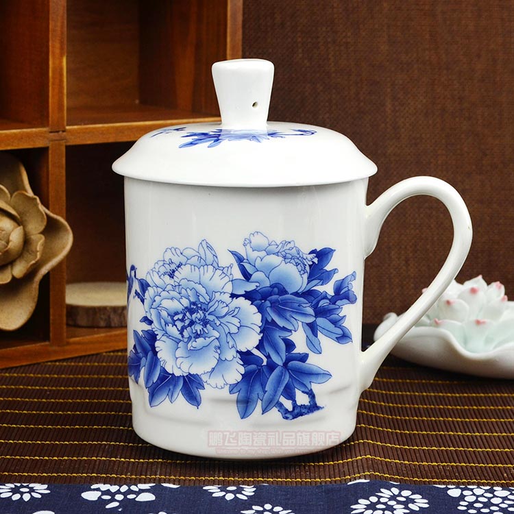 Jingdezhen ceramic tea cup with lid bone china big water cup blue and white porcelain with lid cup meeting cup office cup large