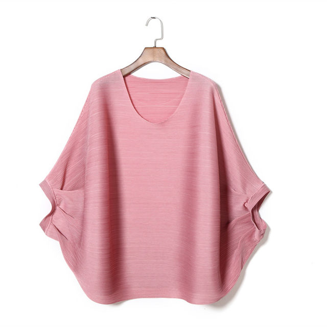 Spring and summer Miyake pleated 200Jin [Jin equals 0.5kg] top with bat sleeves personalized round neck solid color large size women's top loose T-shirt