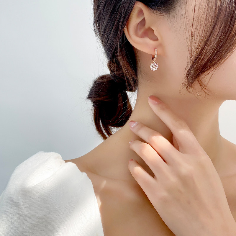 Ear Buckle Type Earrings 2022 New Tide Ear Needle Advanced Sensation Small Crowddesign 100 Hitch Temperament Rose Gold Ear Accessories Woman