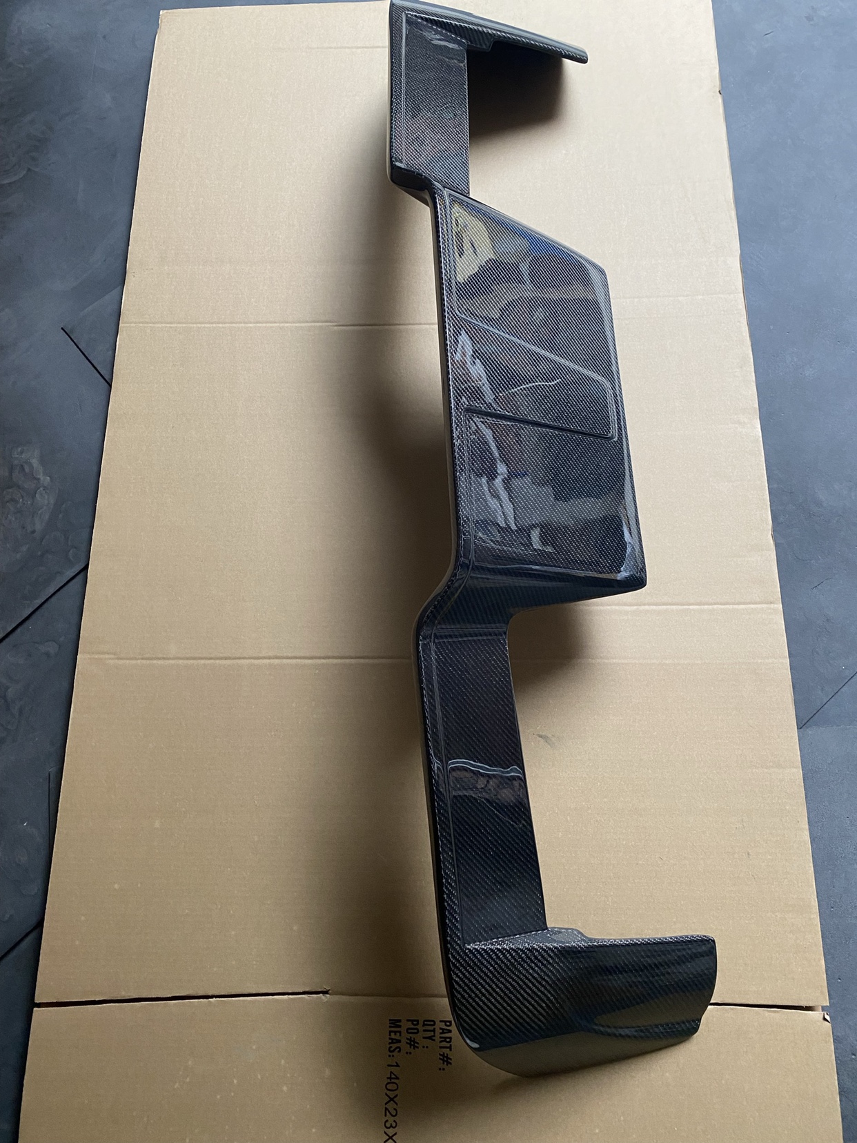 Suitable for 06-14 Audi Q7 carbon fiber rear wing 05-09 Audi Q7ABT modified carbon fiber rear wing fixed wind wing