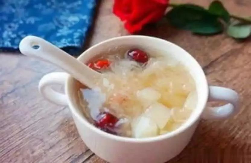 入冬后不论贫富，多吃这5种水果，润肺降燥美容还不上火 