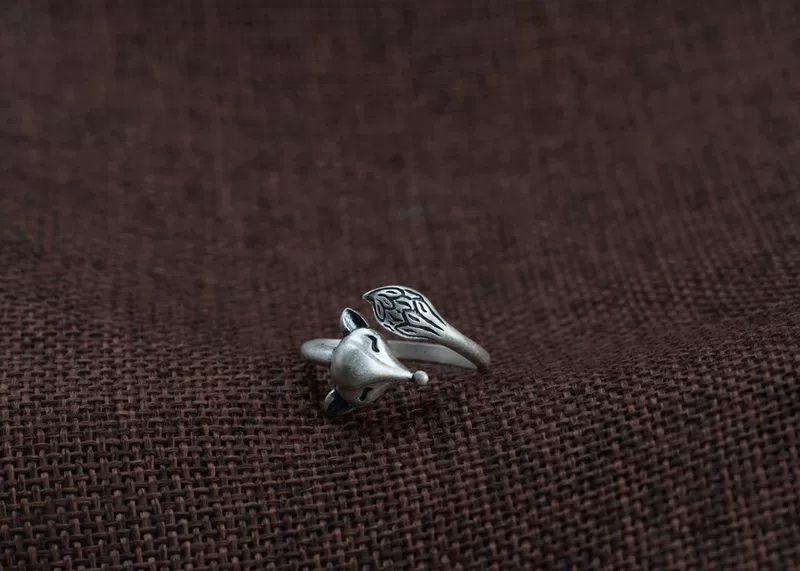 Wang Peach Blossom Bạc nguyên chất S990 Retro Bạc Thái Sterling Silver Fox Ring Thời trang Nữ Mở Vòng Trang sức Bạc Cá tính - Vòng đeo tay Cuff