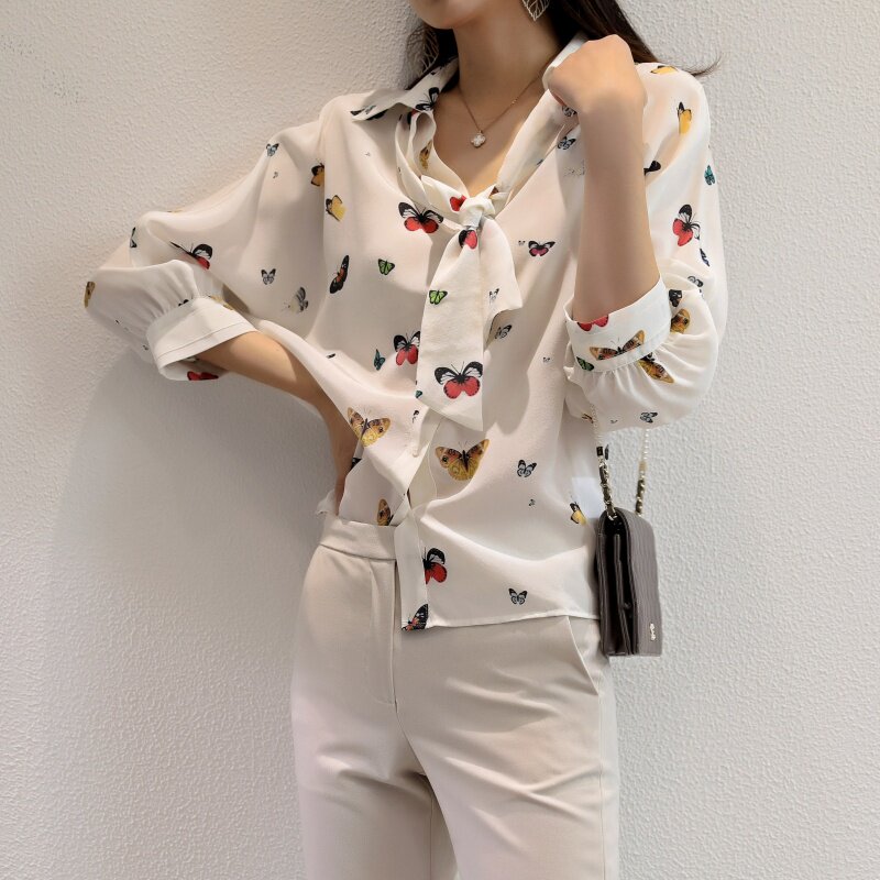 Fan-style white snowspinning shirt woman 2022 spring new fashion foreign fashioned small crowd design senses waist display slim temperament