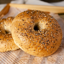 Pool fitness quinoa chia seed whole wheat bagel bread bread replacement nutrition whole grain snacks breakfast food package