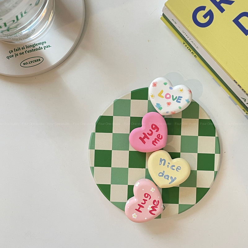 Graffiti Heart-Shaped Car Air Vent Clip, Cute Car Decoration for Girls, Light Fragrance Diffuser Stone, New Car Gift Graffiti Heart-Shaped Car Air Vent Clip, Cute Car Decoration for Girls, Light Fragrance Diffuser Stone, New Car Gift