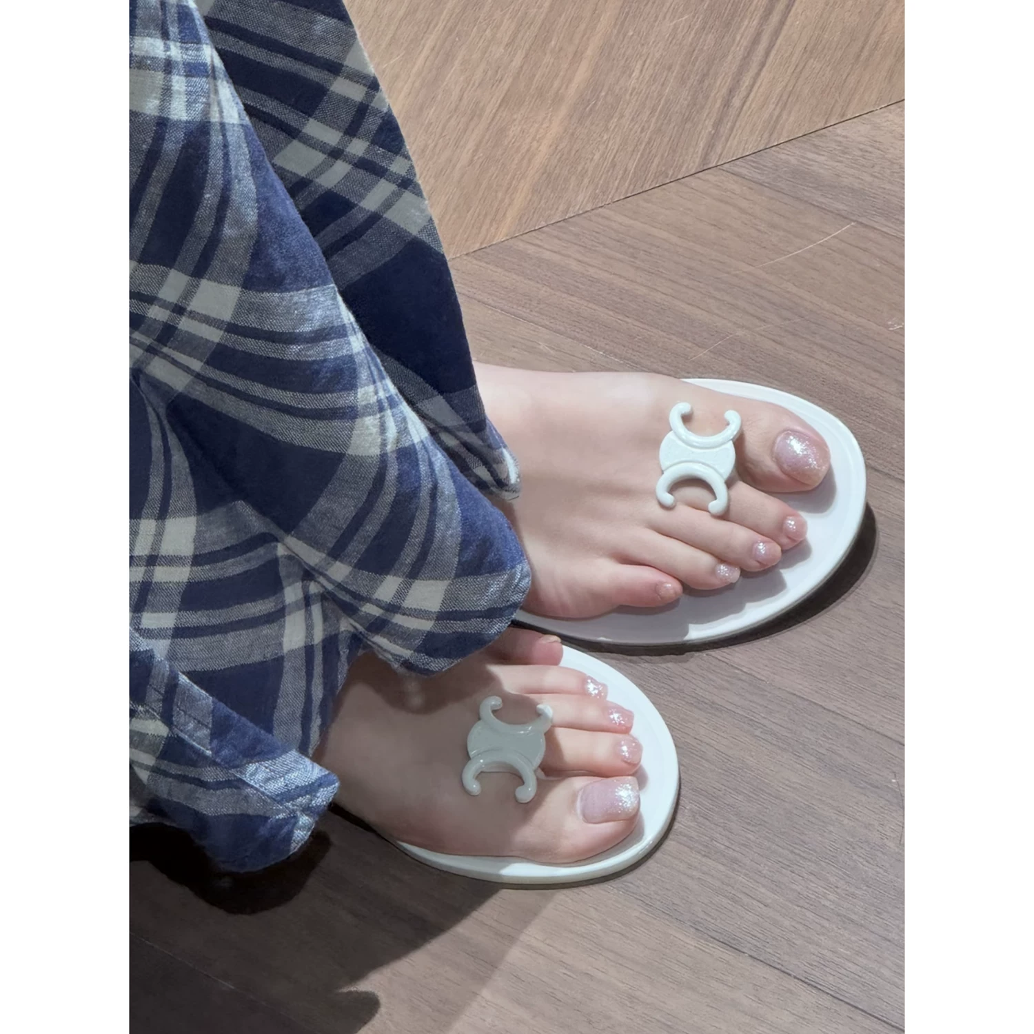 Открытая форма высокое разрешение макарон украшенный Арх э Триумф sandals шлепанцы для женщин 26 желе каникулы плоские сандалии