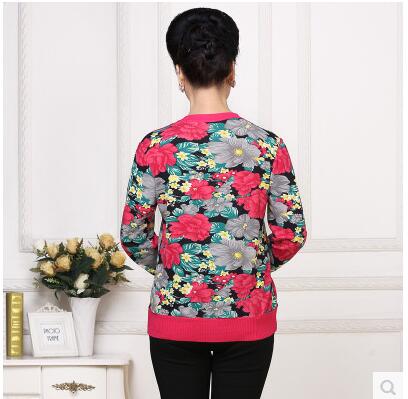 Áo len nữ trung niên và áo len cổ lọ cho người mẫu mùa thu và mùa đông cộng với áo lót nhung dày đầm xòe tuổi trung niên