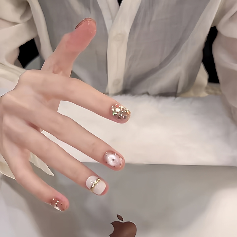 26 Super Trendy Wearable Nails, New High-End Handmade Short Nail Stickers, Light Luxury Polka Dot White Dazzling Design