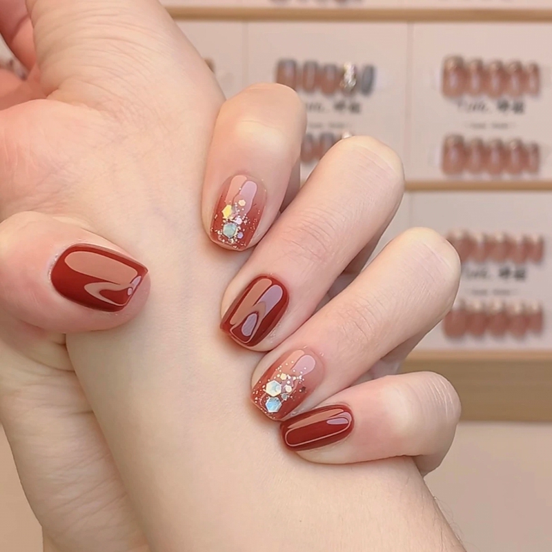 2026 New Style Handmade Short Nails with a High-End Feel, Rich Lady Nail Tips, Red Manicure for Autumn, Winter and New Year