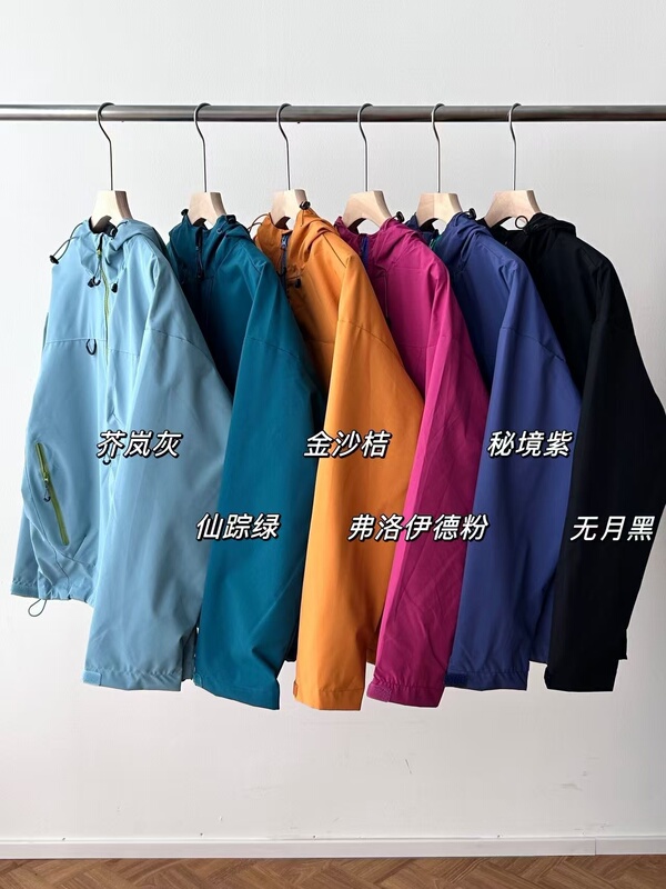 Couple Style Windbreaker Jacket for Men and Women, Hooded Zipper Outdoor Windproof and Waterproof Fashionable Casual Mountaineering Clothing