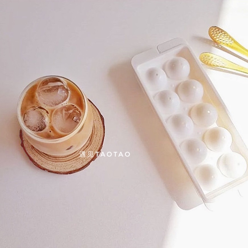 Japanese original spherical ice cube mold with lid compartment ice box size ice hockey Saturn coffee cola whiskey