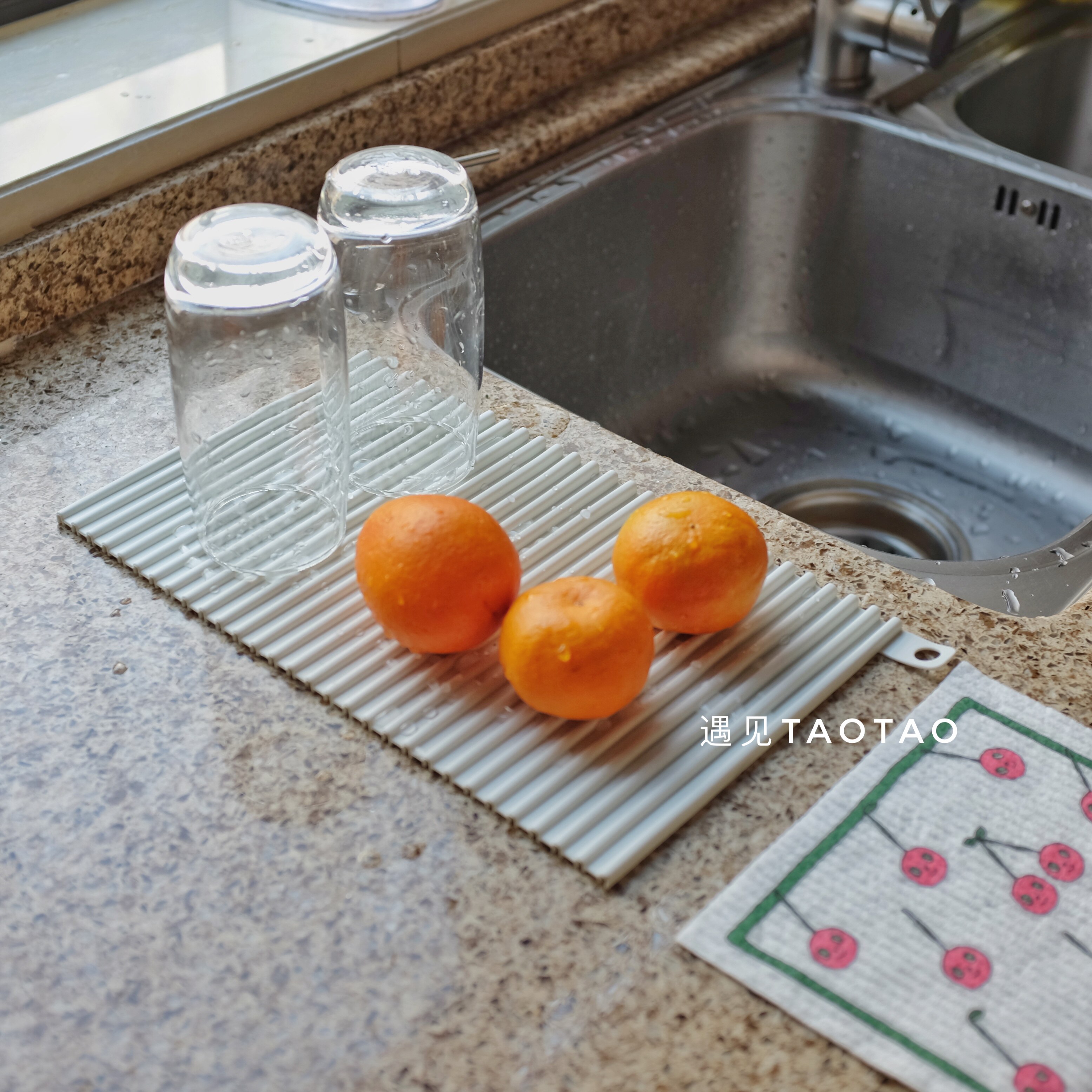 Kitchen drain pad Foldable placemat Countertop insulation pad Hanging drain Easy to clean cutlery Fruit and vegetables
