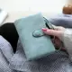 Рука с синим и зеленым