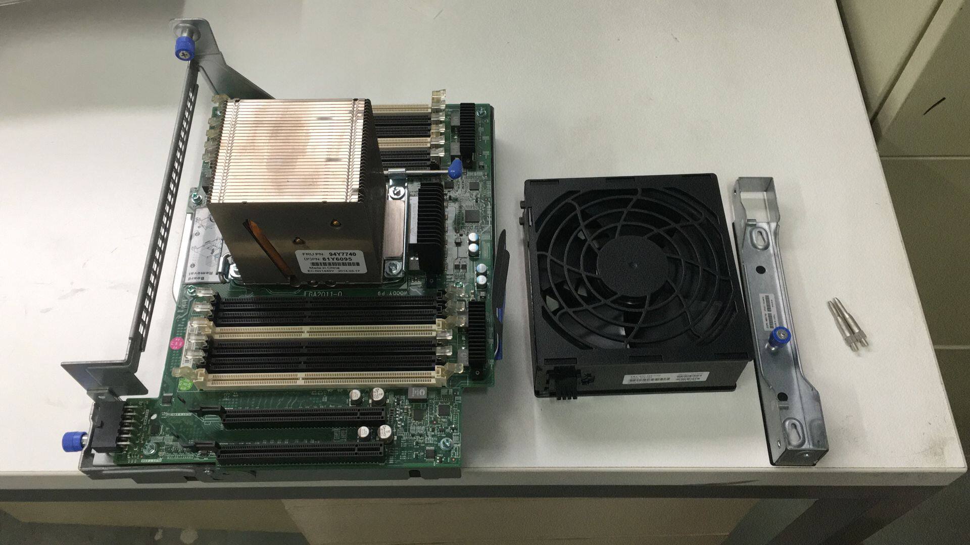 IBM X3500M4 CPU memory expansion board 00J6356 00AL017 94Y7362