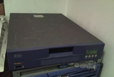 Sun StorEdge L8 Automatic Cartape Machine LTO1 tapes library