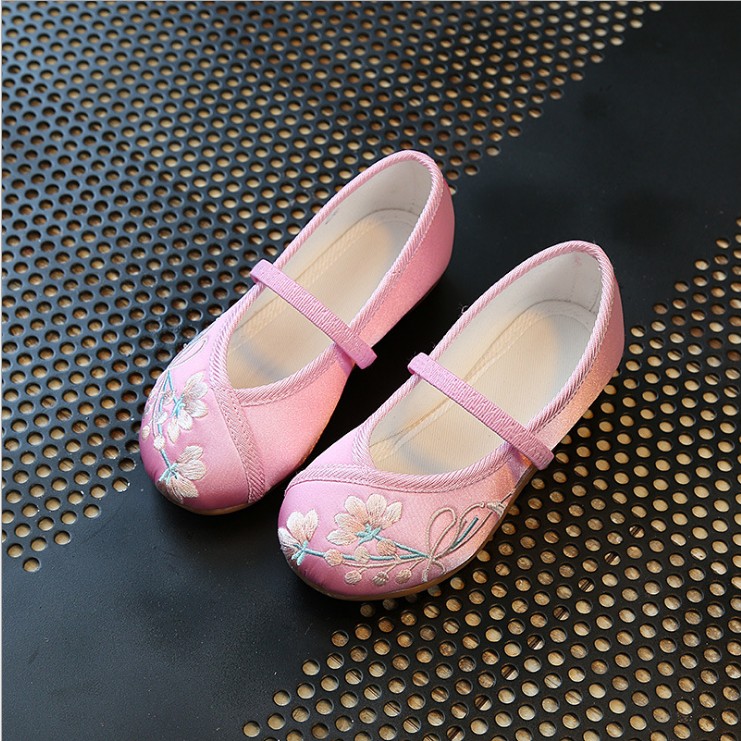 Girl Shoes 2022 Spring paragraph Retro National cloth Shoe children embroidered shoes Performance qipao Tang Traditional Dance Shoes