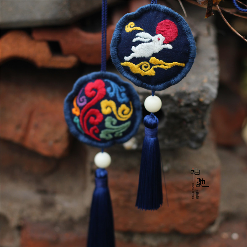 Mid-Autumn Festival Dragon Boat Festival hand-made embroidery sachet diy material bag wormwood ancient style incense car hanging to send boyfriend birthday gift