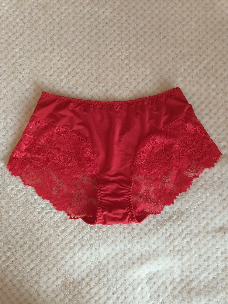 Autumn Winter New Year Festive Season Great Red Soft Slip Fabric Triangle No-Mark Sexy Lace Underwear
