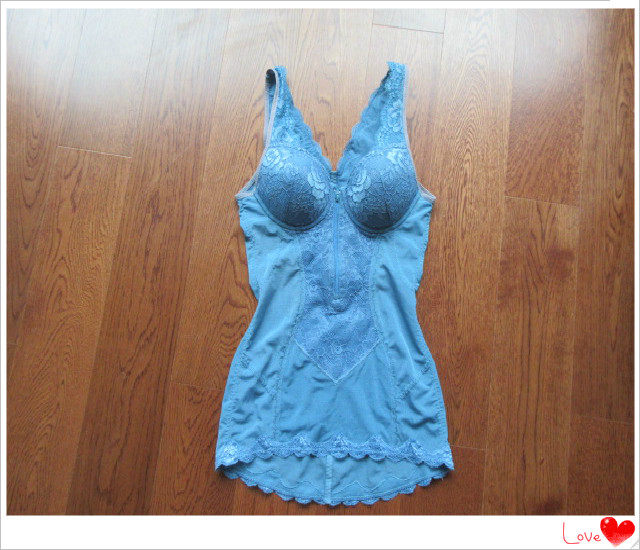 The interdiction code processing only 75A80A 68 ABC formed the beauty before the zipper wears the aesthetic vest