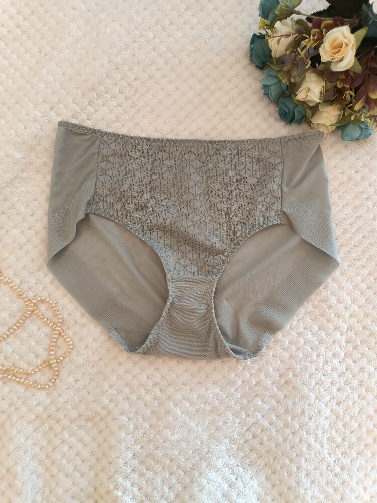 Autumn and winter original new comfortable, breathable, skin-friendly, soft and slippery, triangle Taobao seamless women's mid-waist underwear