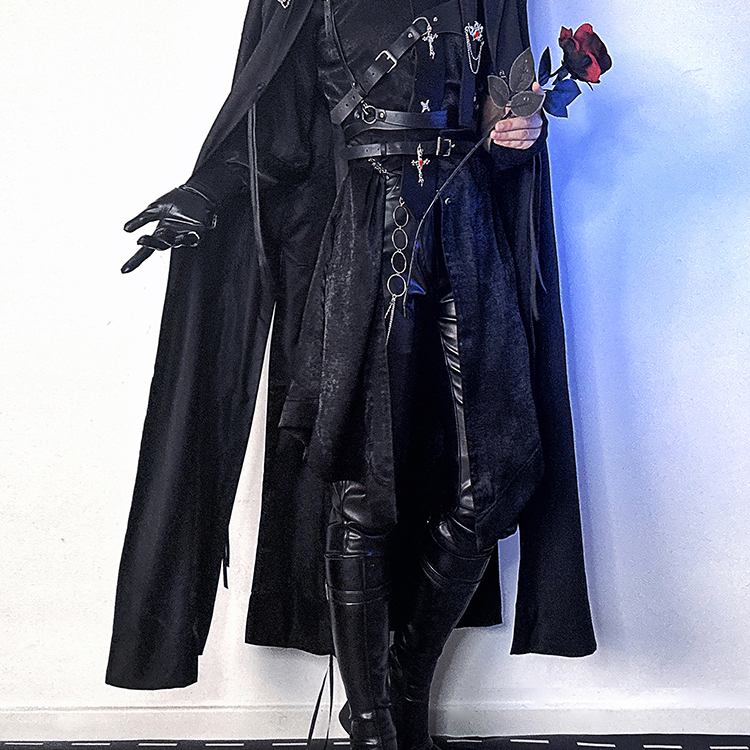 Cangbaoerwu's "Poison-Proofing" Gender-Neutral Snake Element Black Velvet Shirt with a Stylish Waist-Cinching Silk Satin Design